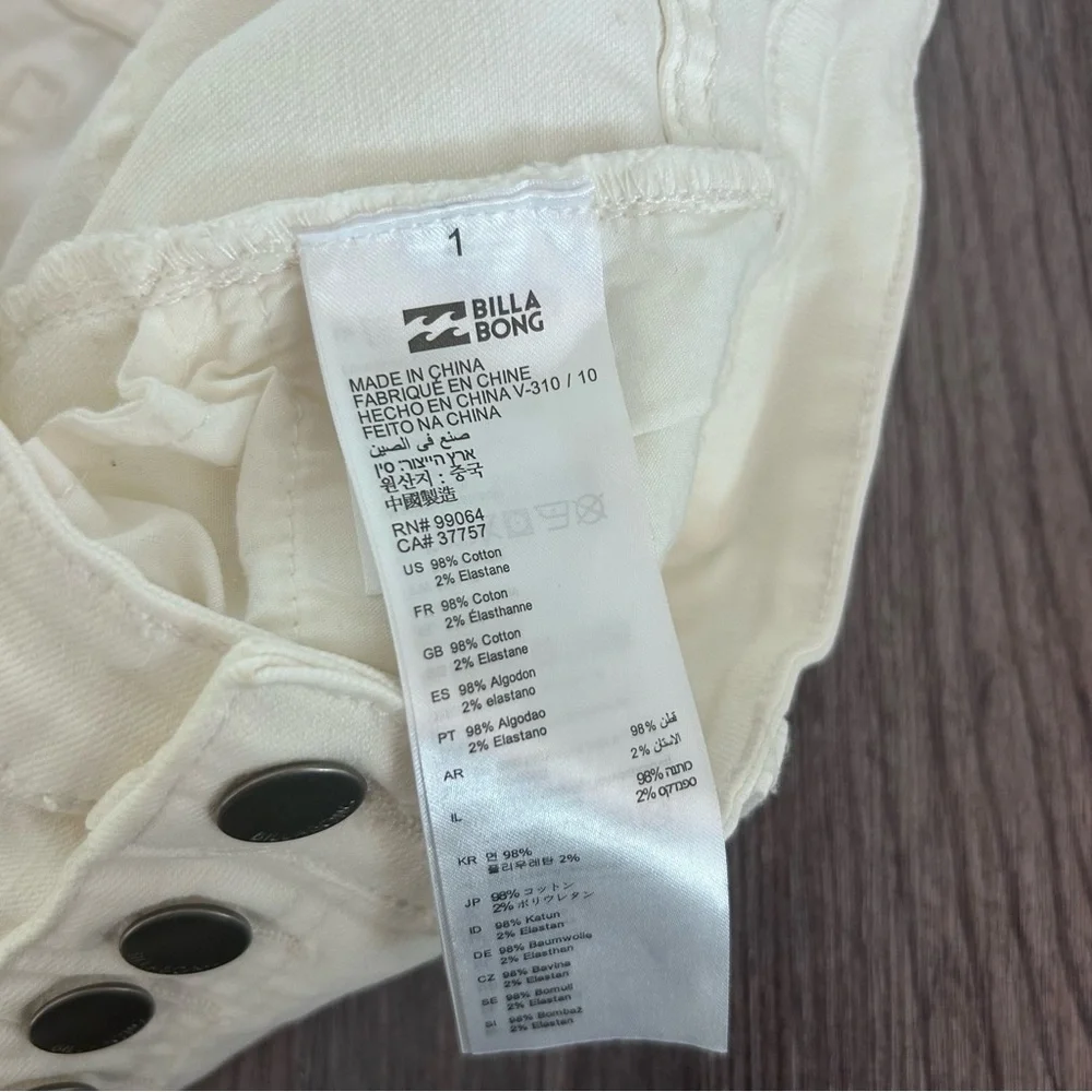 Billabong White Jean shorts 26